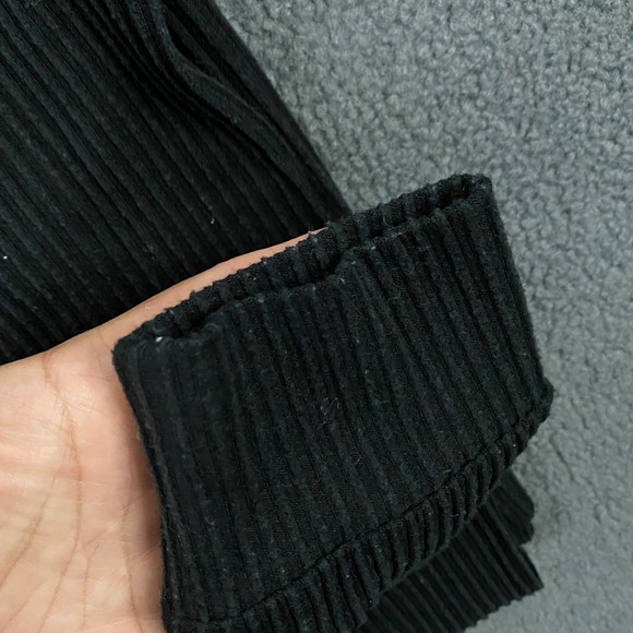 ALO Muse Ribbed V-Neck Pullover Top size Large Knit Crop Black Logo Sweater - Picture 5 of 10